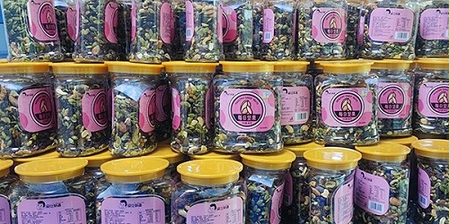 速盈娱乐坚果加工厂给爱吃鲜森品牌快速出货