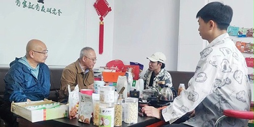 速盈娱乐坚果厂与冯总洽谈坚果批发品牌代理