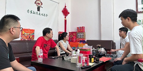速盈娱乐坚果厂与江西胡总洽淡坚果贴牌代工