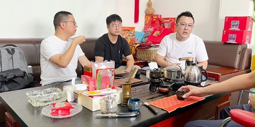 速盈娱乐坚果与李总洽谈品牌加盟代理