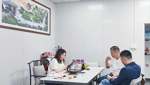 速盈娱乐坚果代工厂 与陈总洽淡坚果代加工