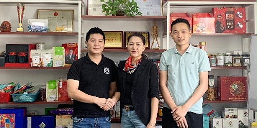 速盈娱乐与东莞市张总洽谈坚果礼盒代工