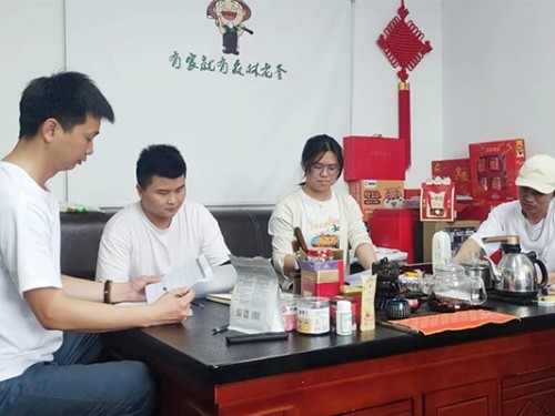 速盈娱乐坚果厂员工会议:明确目标与策略