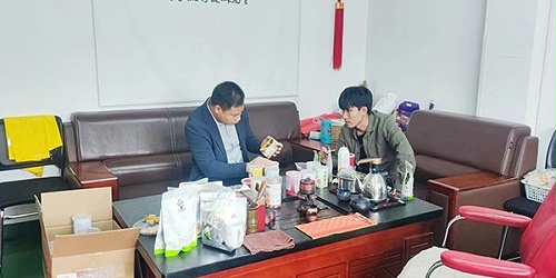 速盈娱乐坚果加工厂与王总洽谈坚果贴牌代工