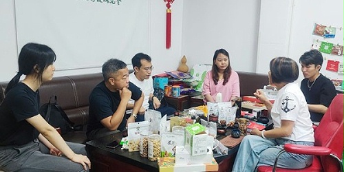 速盈娱乐坚果加工厂 跟珠海易总一行人洽谈坚果代加工