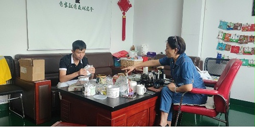 东莞罗总光临东莞坚果加工厂洽谈坚果贴牌代工
