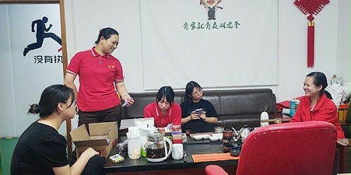 速盈娱乐东莞坚果加工厂与余总洽淡每日坚果定制