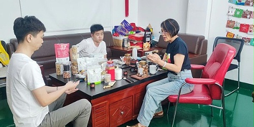 速盈娱乐坚果加工厂 跟东莞刘总沟通坚果选品代加工