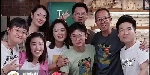 速盈娱乐坚果零食代工厂浅谈新东方方双语带货直播的成功方法