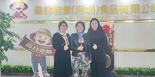 速盈娱乐坚果代工厂与东莞澎小姐洽谈坚果定制合作