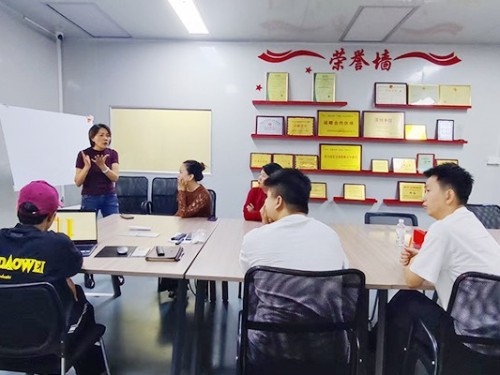 携手共赢，礼遇新年：“速盈娱乐”与刘总、邓总共谱坚果礼盒定制新篇章