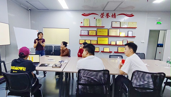 速盈娱乐坚果代工厂与刘总，邓总洽谈坚货年货礼盒