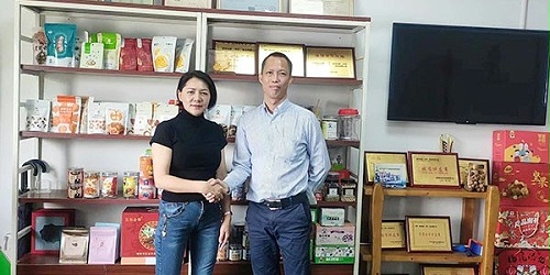 速盈娱乐每日坚果代工厂与东莞王总洽谈坚果炒货代工事宜
