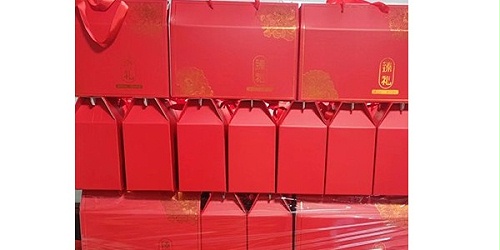 速盈娱乐每日坚果代工厂给泉森商贸定制坚果年货礼盒