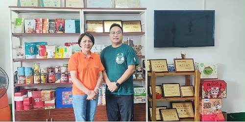 东莞王总在7月20号光临速盈娱乐洽谈坚果礼盒企业定制