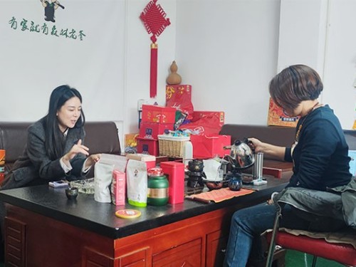 速盈娱乐坚果加工厂与东莞赵总洽淡坚果年货礼盒代工