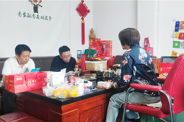 速盈娱乐坚果厂与刘总洽谈坚果贴牌代工