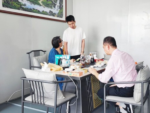速盈娱乐坚果代工厂与高总洽谈坚果贴牌代工