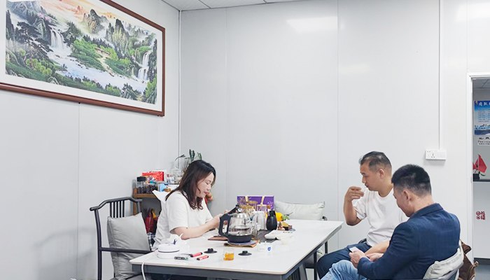 焦点娱乐坚果代工厂 与陈总洽淡坚果代加工