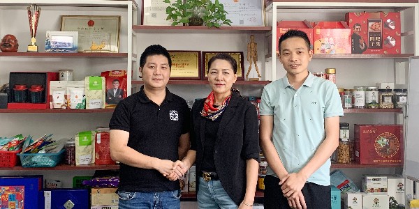 速盈娱乐与东莞市张总洽谈坚果礼盒代工