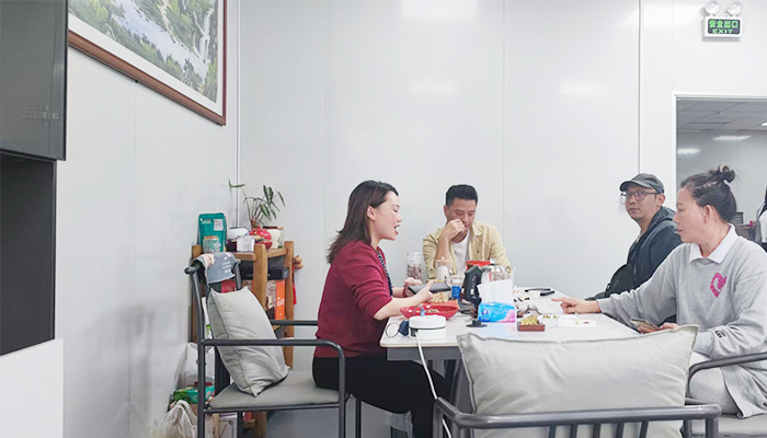 速盈娱乐坚果代工厂与刘总洽淡坚果代工