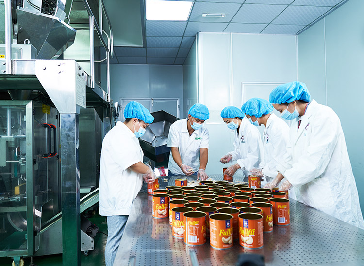 速盈娱乐食品装罐中