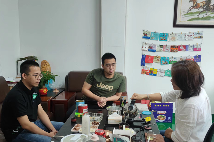 速盈娱乐坚果代工厂与东莞张总洽谈坚果代工