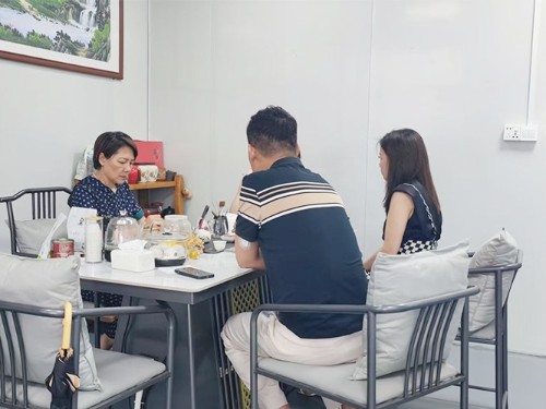 东莞杨总光临速盈娱乐洽谈坚果定制合作，共探健康零食新未来