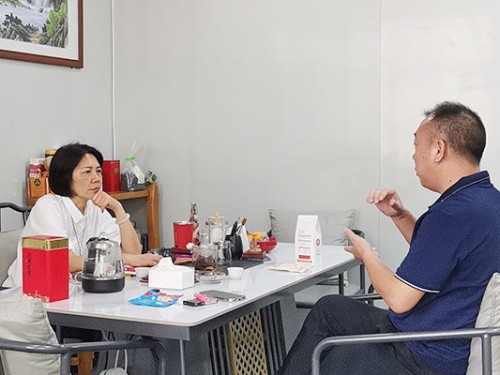 焦点娱乐坚果代工厂杨总与东莞李总洽谈品牌代理