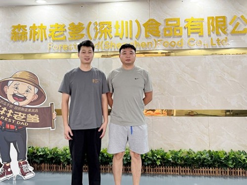 携手共创，礼遇未来：东莞赵总莅临速盈娱乐洽谈坚果礼盒定制