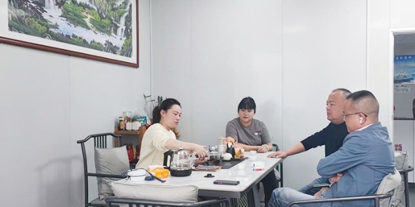 强强联手，共创佳节商机：速盈娱乐与陈总成功洽谈坚果年货礼盒定制合作