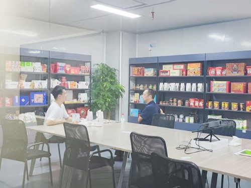 东莞赵总莅临速盈娱乐洽谈坚果代工合作