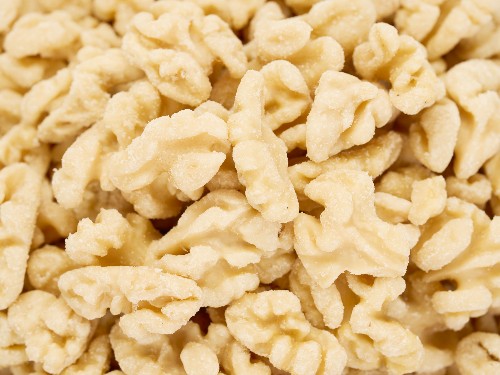 脱皮核桃仁好还是不脱皮好-速盈娱乐坚果代工厂